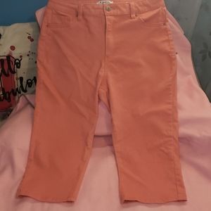 Ladies Stylish Capri Jeans